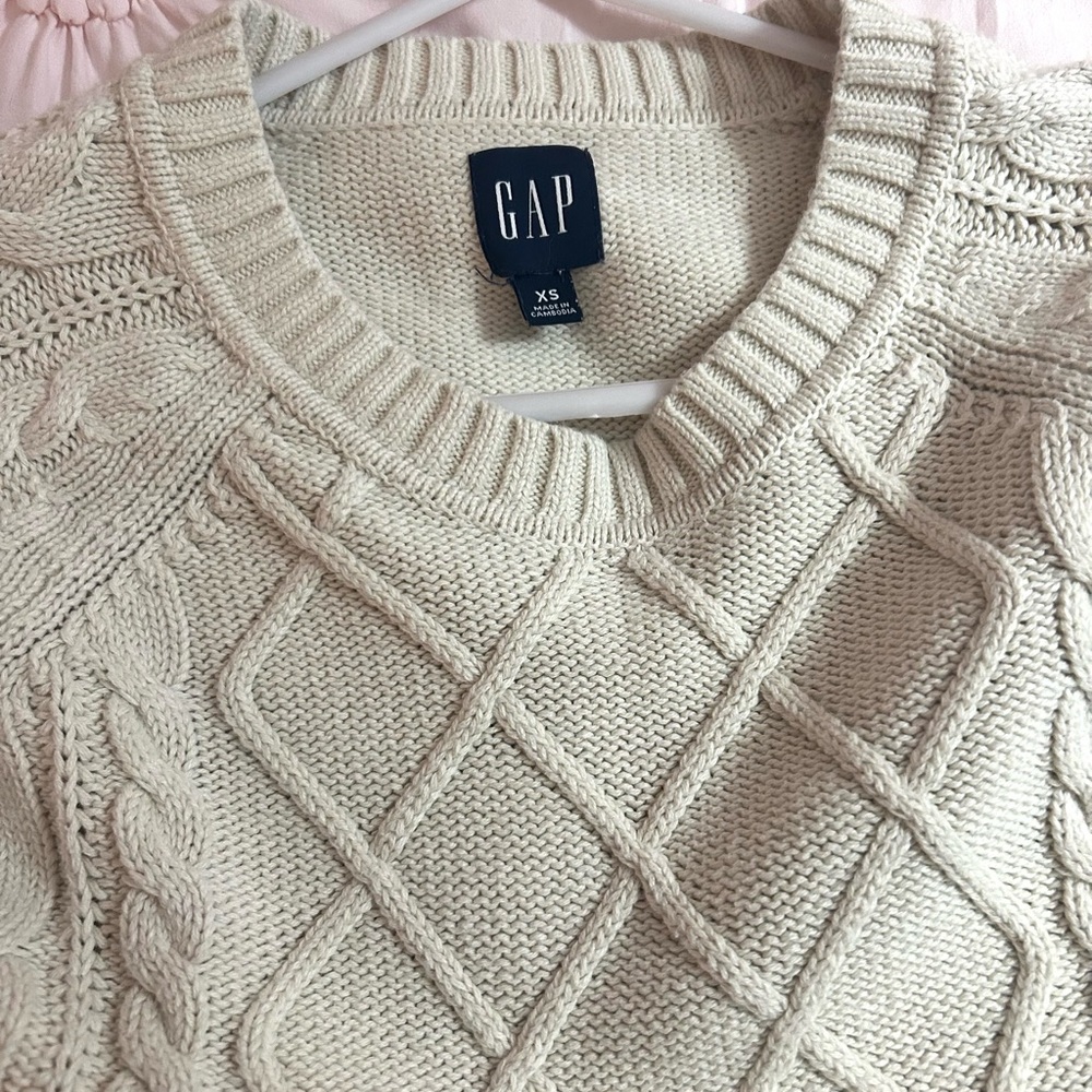 Gap cream cable knit Rory Girlmore sweater size xs - Picture 2 of 2